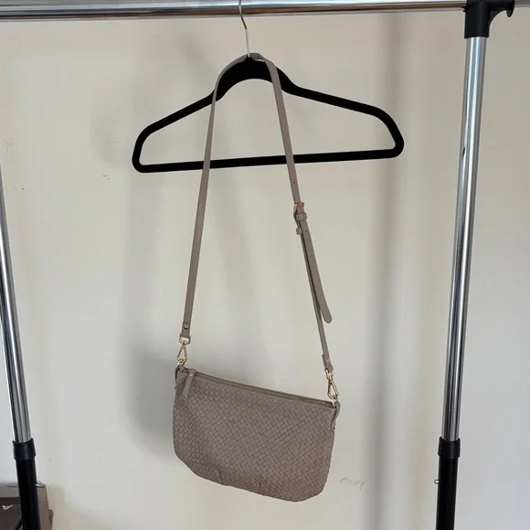 NWOT Quince Taupe Woven Crossbody Bag - Picture 4 of 8